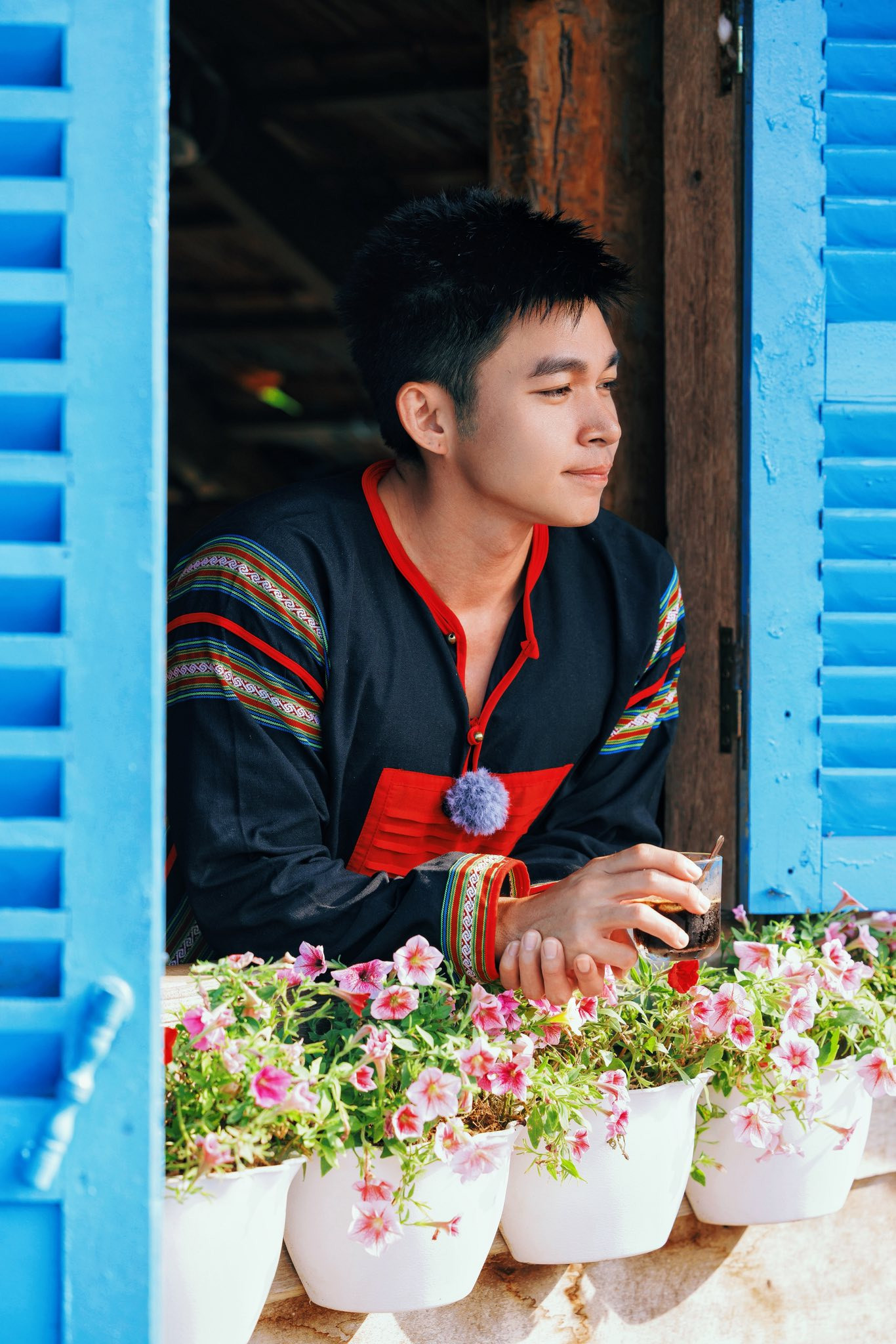 Trấn Thành Trường Giang Jun Phạm ủng hộ số tiền siêu khủng cho bà con vùng bão lũ