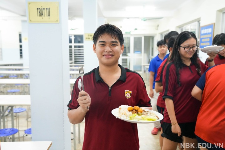 Trường học thành 'ngôi nhà chung' của hơn 1.000 học sinh giữa mưa ngập Hà Nội - 3