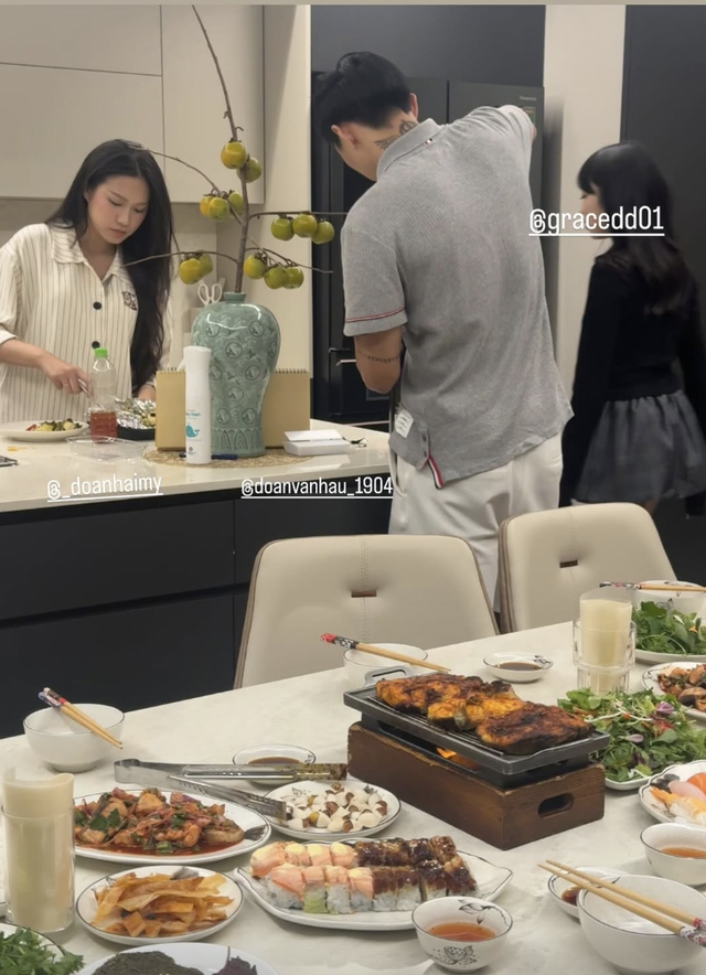 Xôn xao khoảnh khắc mẹ Đoàn Văn Hậu tỏ rõ thái độ khi ở cạnh con dâu Doãn Hải My