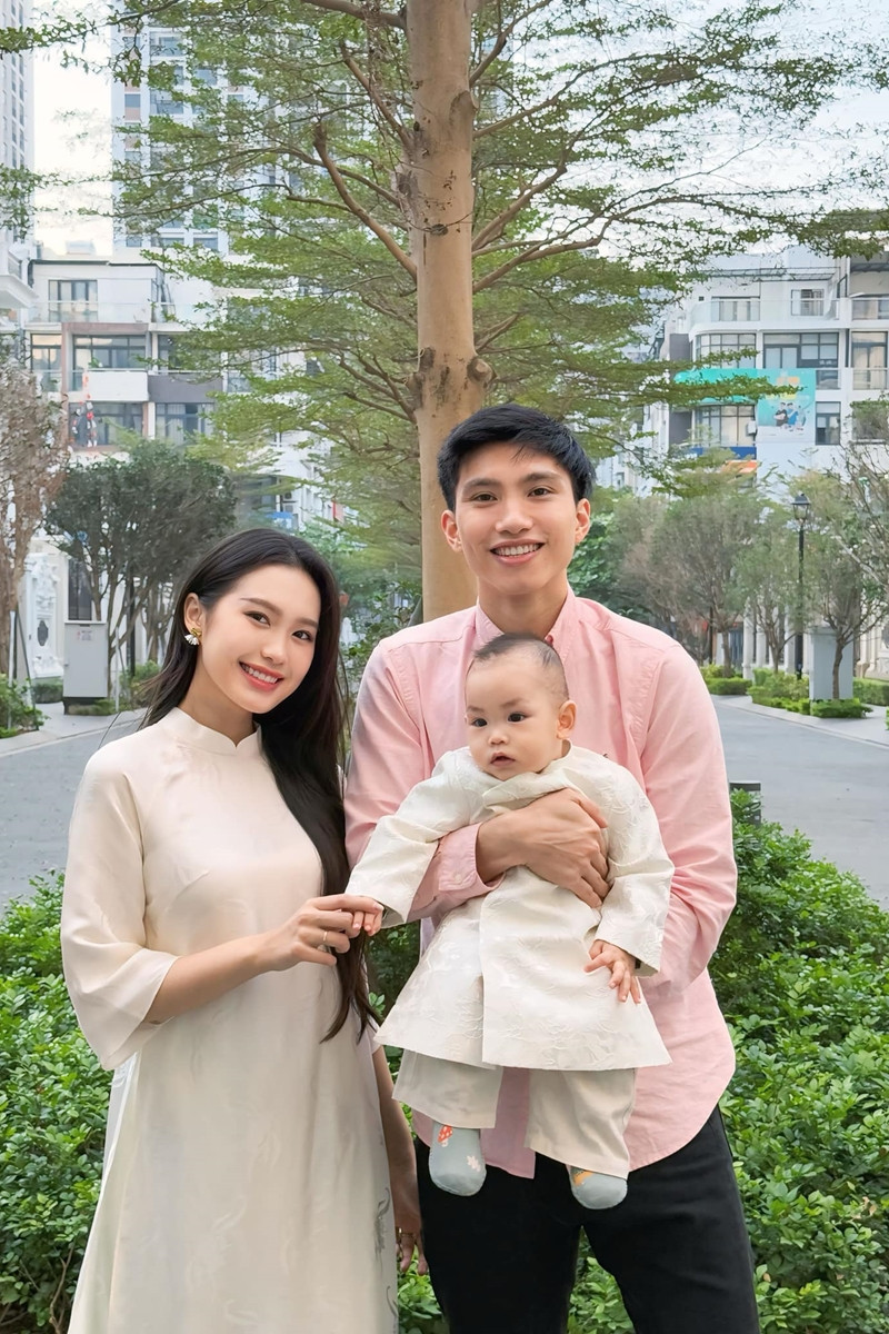 Xôn xao khoảnh khắc mẹ Đoàn Văn Hậu tỏ rõ thái độ khi ở cạnh con dâu Doãn Hải My