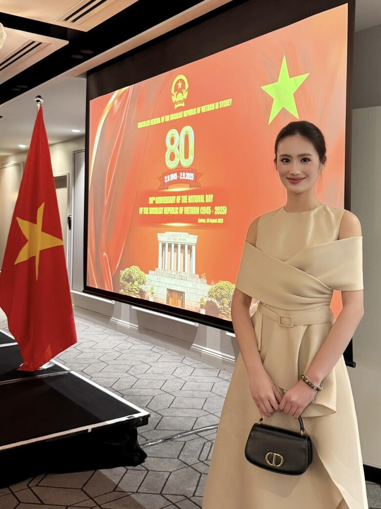 Hoa hậu Ý Nhi xài đi xài lại túi hiệu 100 triệu đồng khi đi du học tại Úc