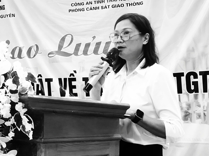 Nữ hiệu trưởng bị lũ cuốn, 2 con kẹt giữa vùng lũ chưa thể về chịu tang- Ảnh 1.