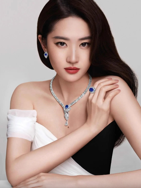 Video Lưu Diệc Phi khi mới chào đời 'gây sốt' khắp cõi mạng - Ảnh 2