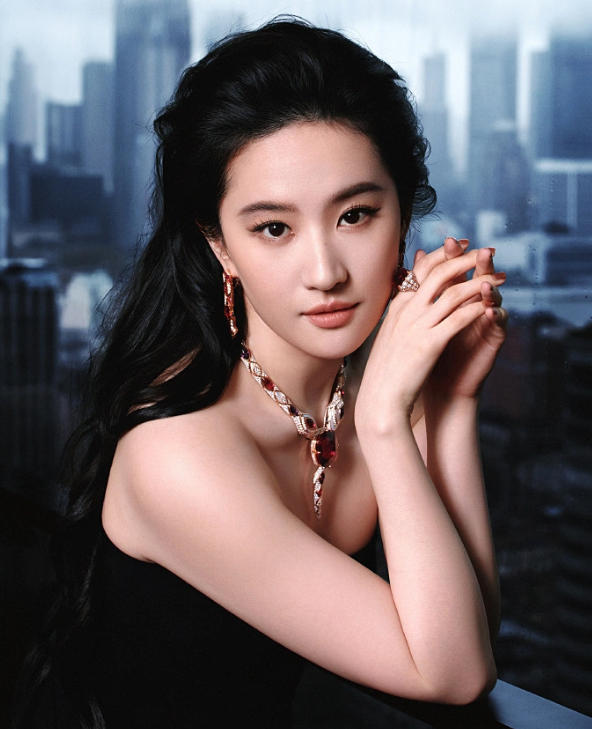 Video Lưu Diệc Phi khi mới chào đời 'gây sốt' khắp cõi mạng - Ảnh 3