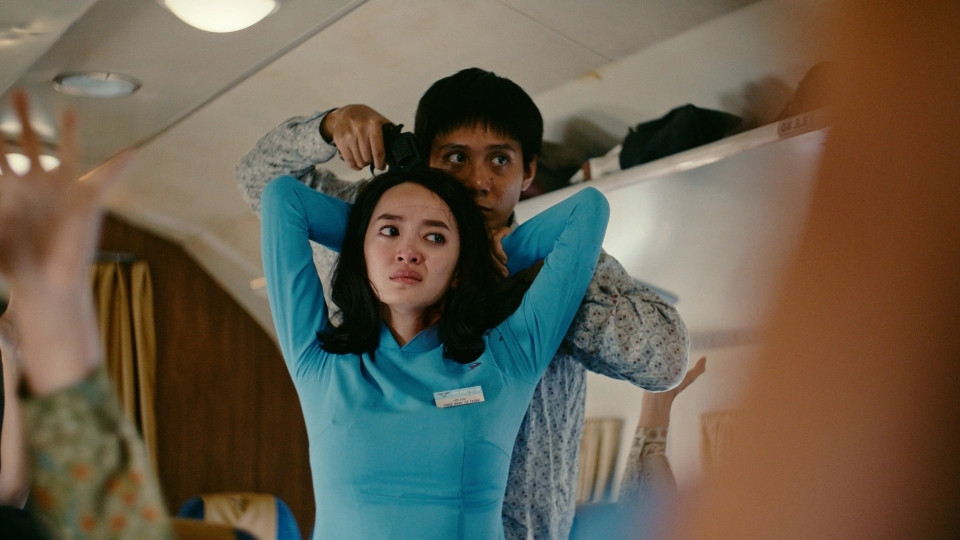 Tử chiến trên không mất ngôi vương doanh thu vào tay phim kinh dị Thái Lan - Ảnh 2.