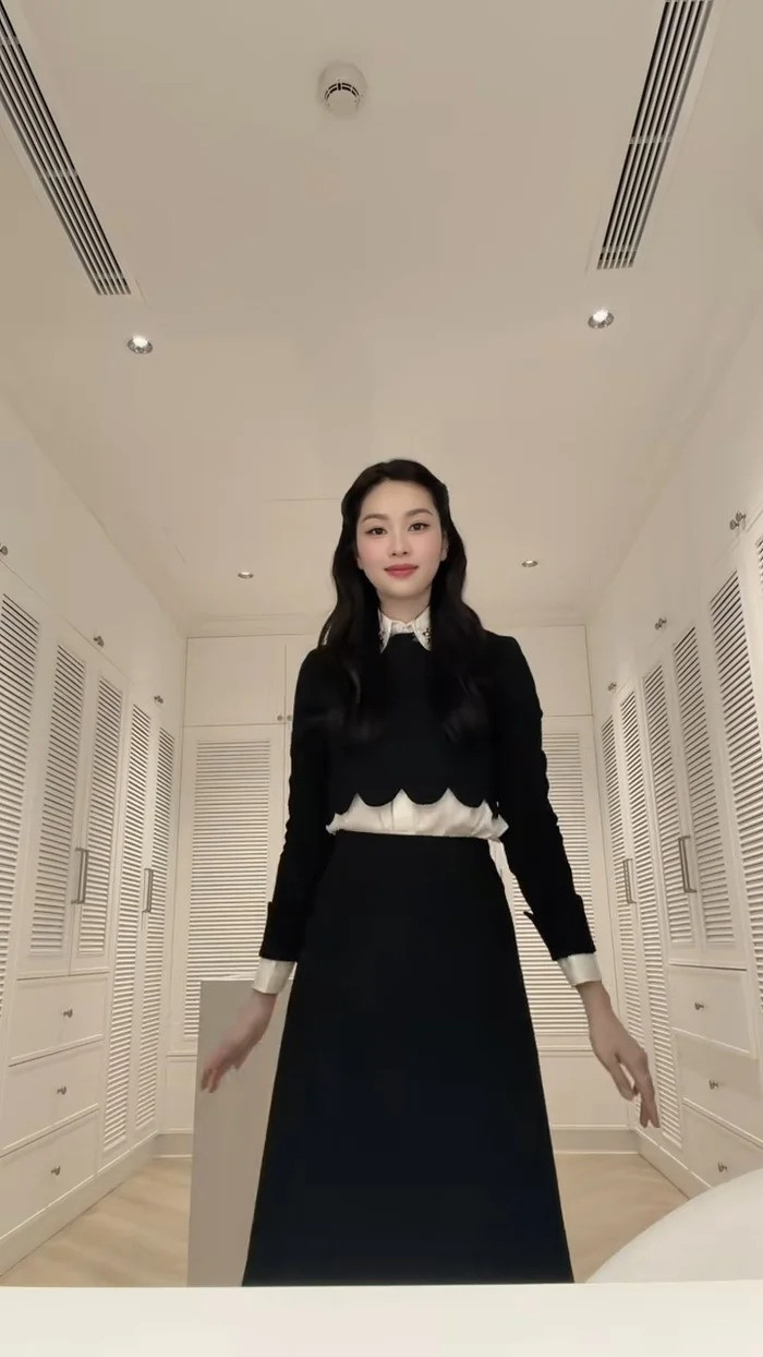 Đặng Thu Thảo khoe dáng trong cơ ngơi bạc tỷ sắc vóc sau 3 lần sinh gây bàn tán