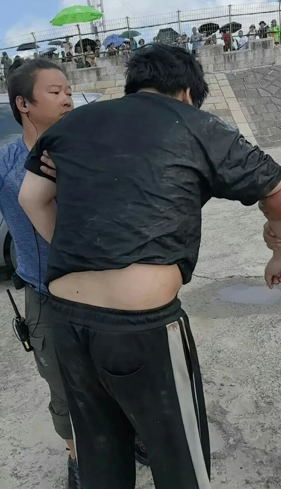 2R ru1_K6GvrvqACC2JV6f74 jgCc5gTzDl_q8w5f6s ezgif.com webp to jpg converter.jpg