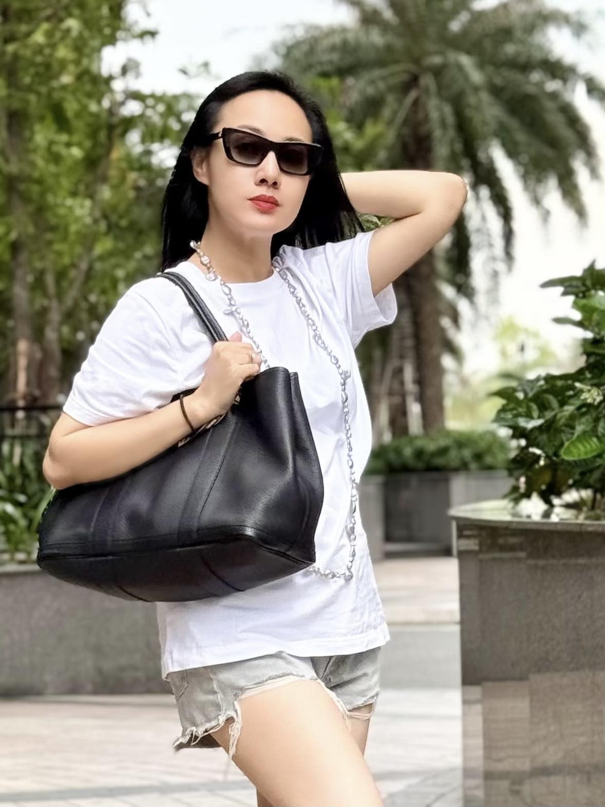 Nhan sắc BTV Hoài Anh 'thăng hạng' trong mắt khán giả nhờ cách mix đồ đúng tính cách - Ảnh 8.