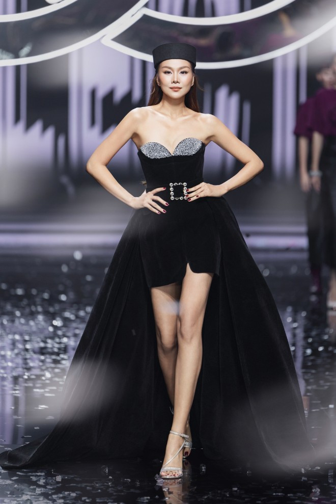 Thanh Hằng tái xuất catwalk được đón nhận ra sao