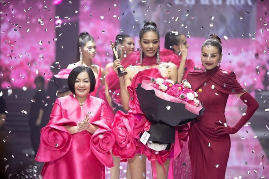 Cô gái cao 1,84 m thắng Vietnam's Next Top Model 2025