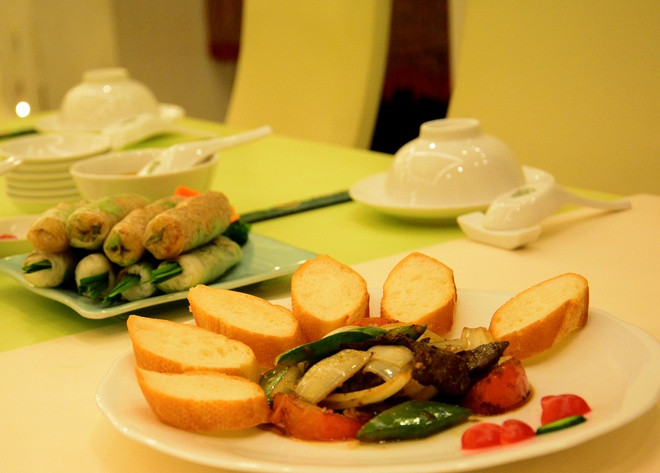 Cô dâu 45 tuổi Hồ Quỳnh Hương đẹp nền nã trong hôn lễ, nhờ công thức ăn chay trường gần 20 năm qua?- Ảnh 9.