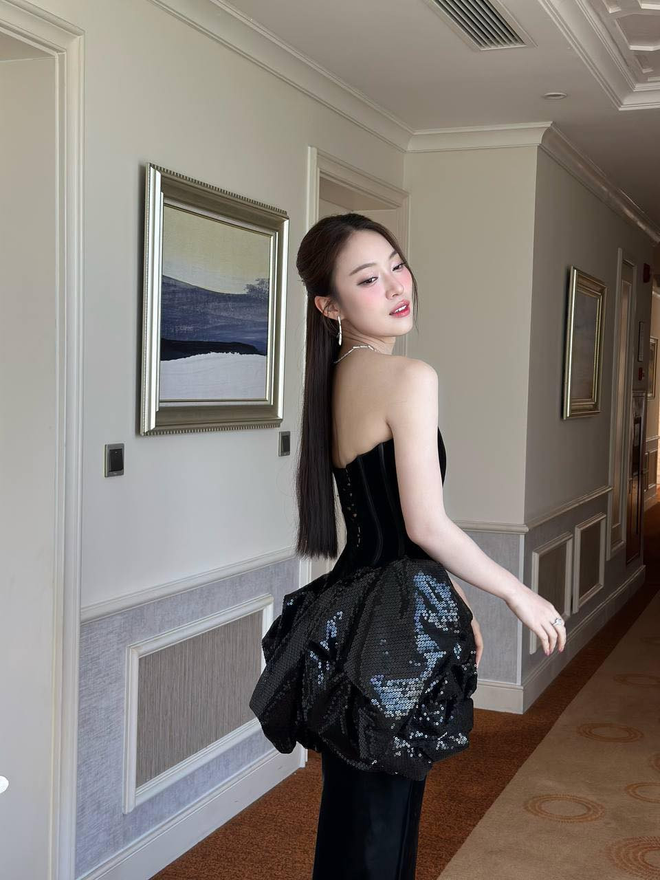 Khánh Vy 'Đường lên đỉnh Olympia' mix đồ xuống phố mùa thu đa phong cách - Ảnh 4.