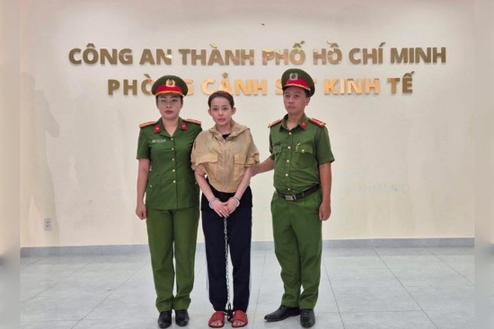 Một chi tiết trong hình ảnh Ngân 98 bị bắt khiến dân mạng bàn luận