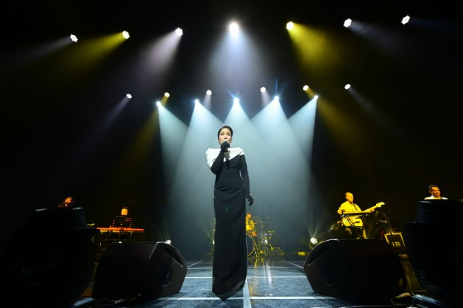 Mỹ Linh cùng con gái Mỹ Anh khiến khán giả Hàn Quốc đứng ngồi không yên