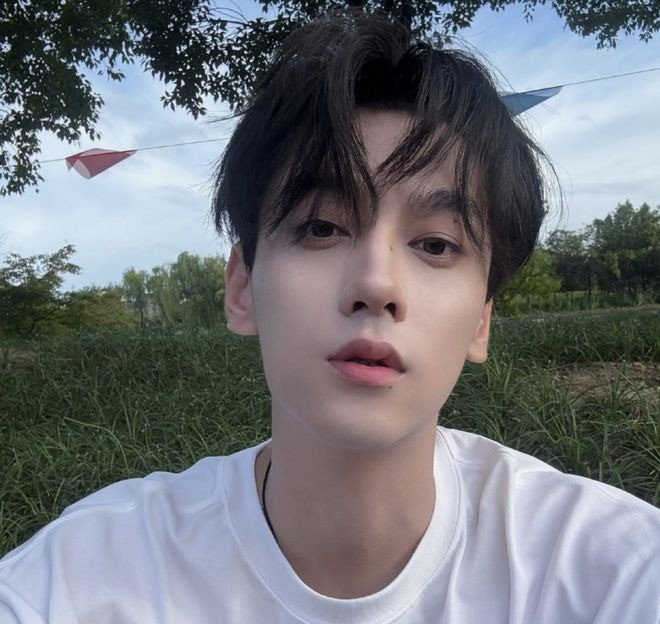 Nam chính đam mỹ Nghịch Ái bị tung ảnh có bạn gái lừa dối người hâm mộ