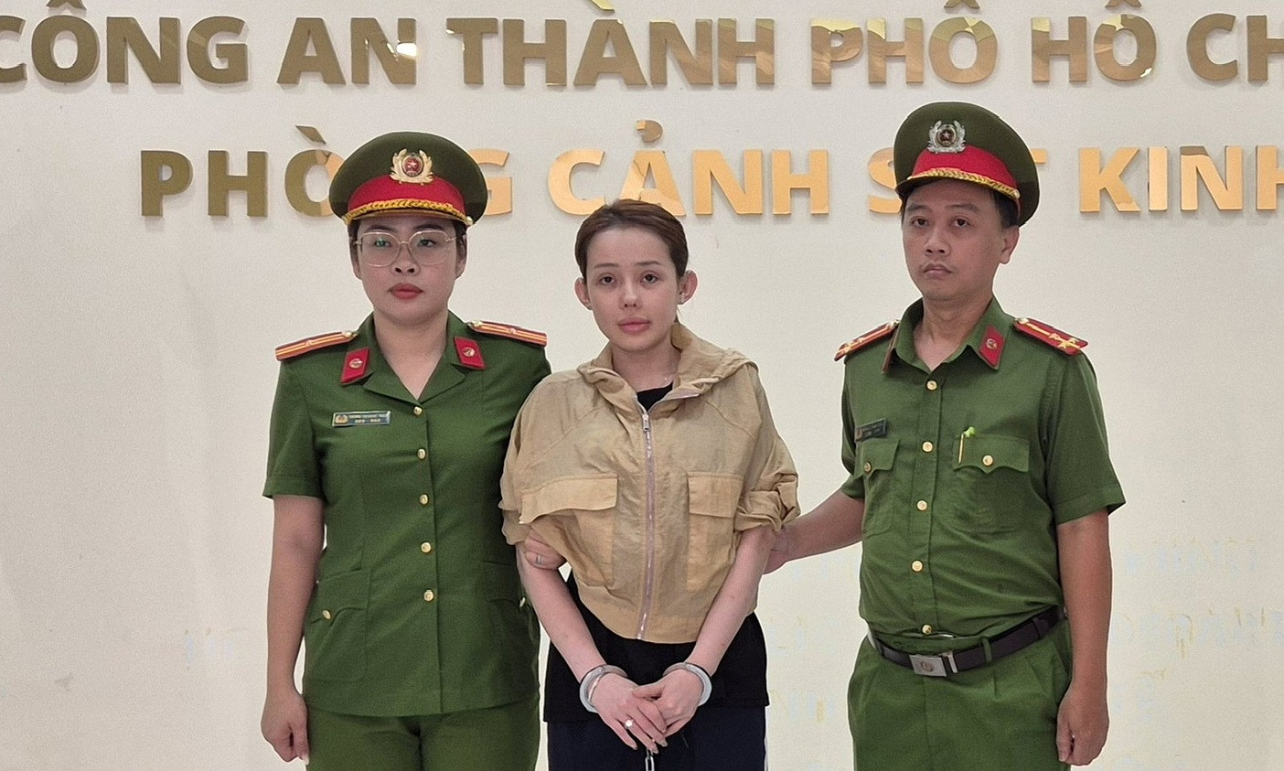 Ngân 98 bị bắt vì tội buôn bán hàng giả, số tiền doanh thu gây sốc