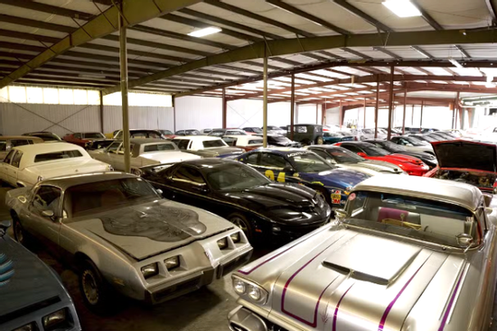 Phát hiện hơn 1.000 ô tô cổ trong bộ sưu tập bí mật của một doanh nhân