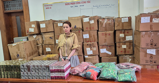 Xem clip: Ngân 98 cùng kho hàng thời điểm bị bắt tạm giam