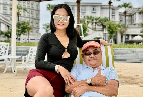 Bạn gái kém 36 tuổi khoe ảnh gợi cảm bên NSND Việt Anh, bức xúc vì một lý do