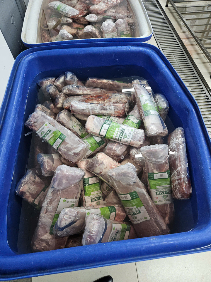 Thịt bò giả bị thu giữ.