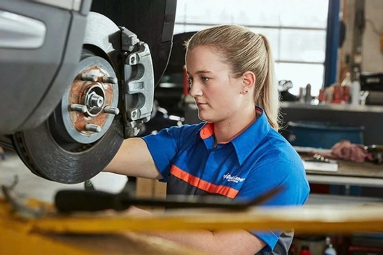 Chi phí sửa chữa ô tô tăng vọt, người Mỹ chật vật giữ xe cũ