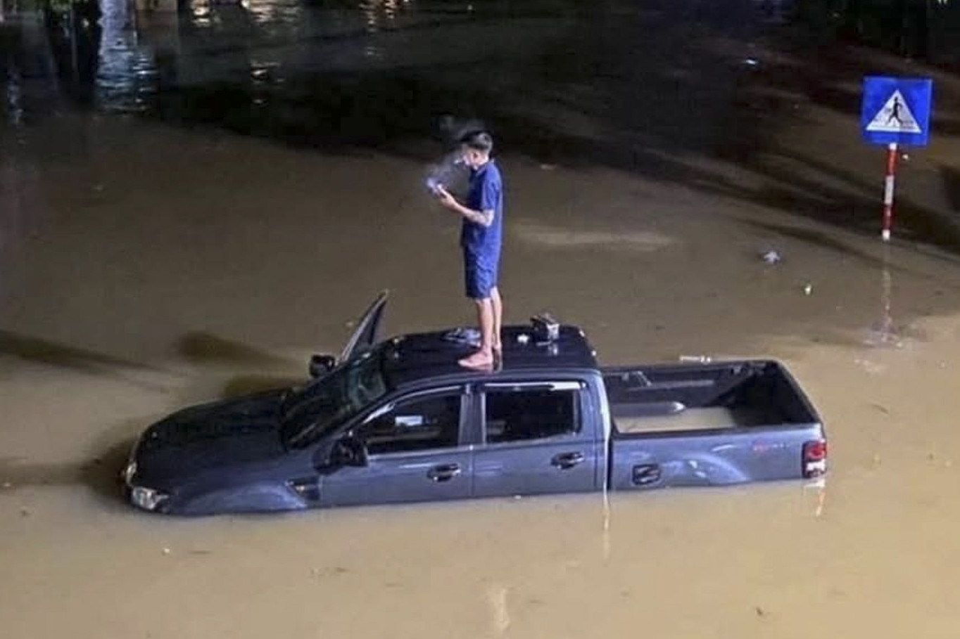 ngap sau xe ban tai.jpeg