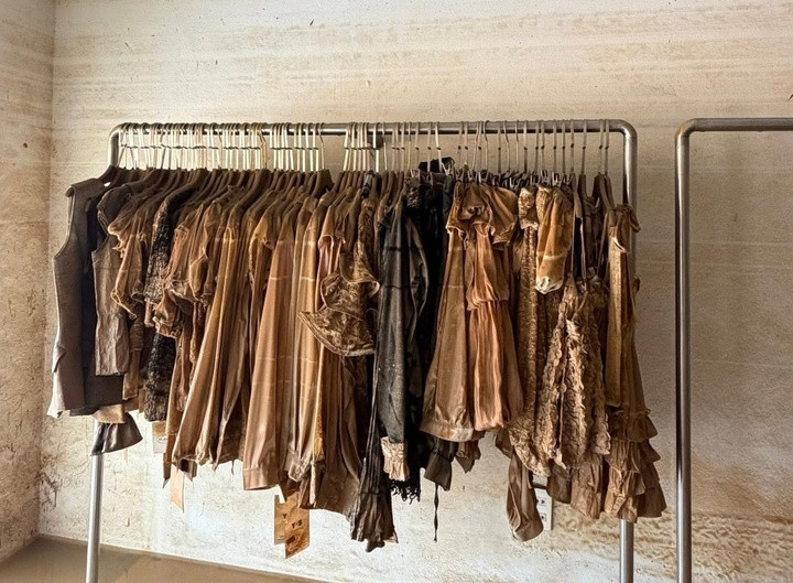 Với mẹo này, bà con vùng lũ có thể bảo quản, phục hồi được phần nào quần áo.