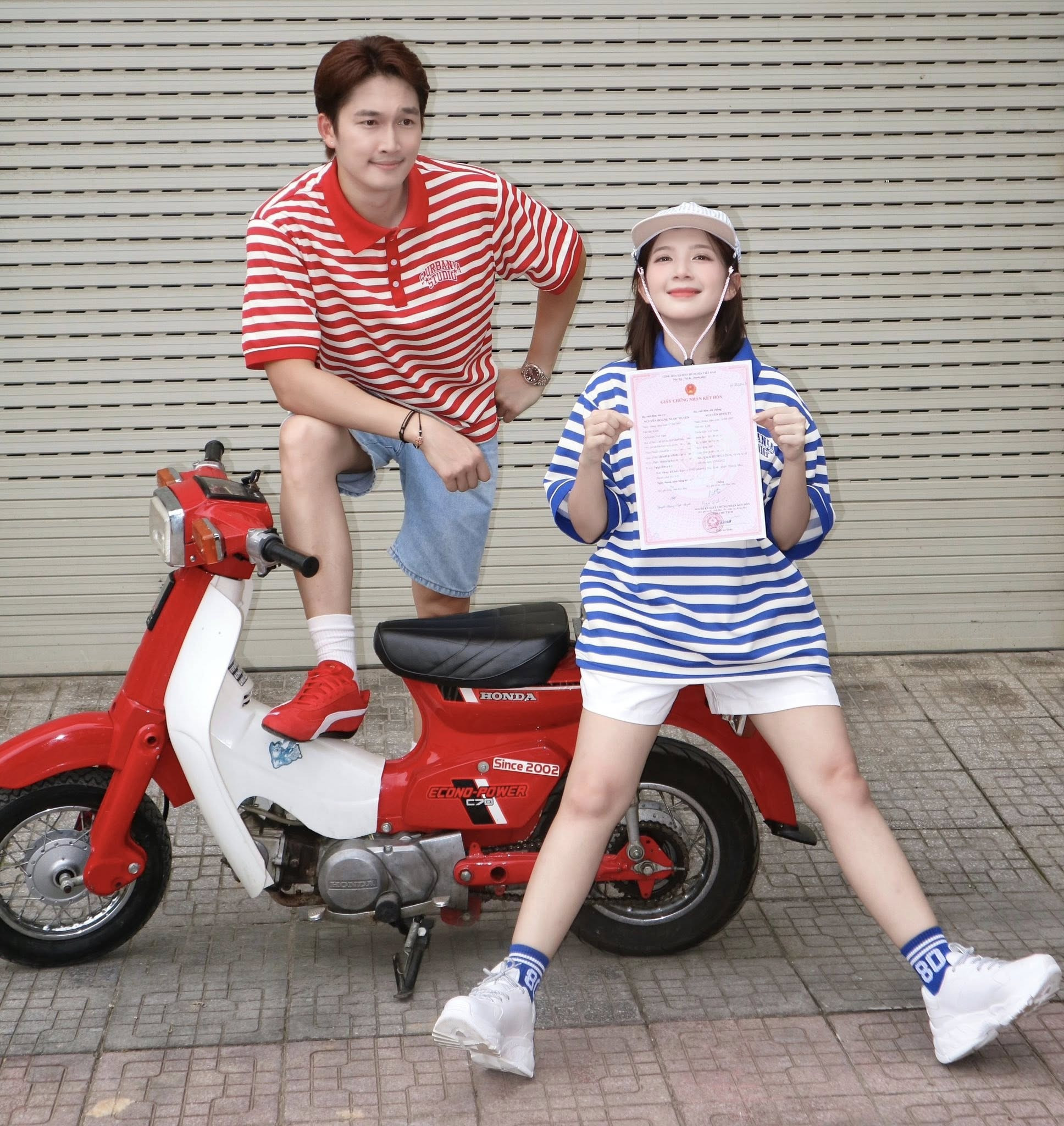 Đình Tú đáp trả dân mạng khi bị mỉa mai bán trang phục nhạy cảm