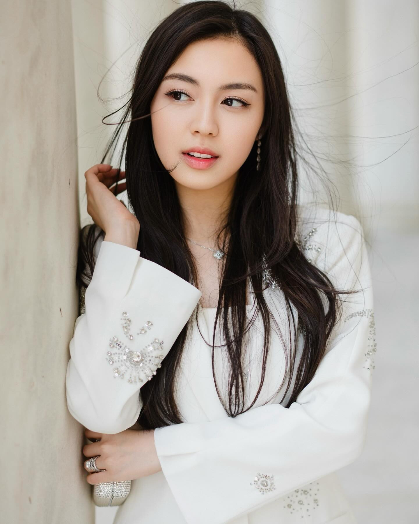 Loạt ảnh đời thường tuyệt đối sang chảnh của tiểu thư nghìn tỷ sắp làm dâu nhà Phan Thành