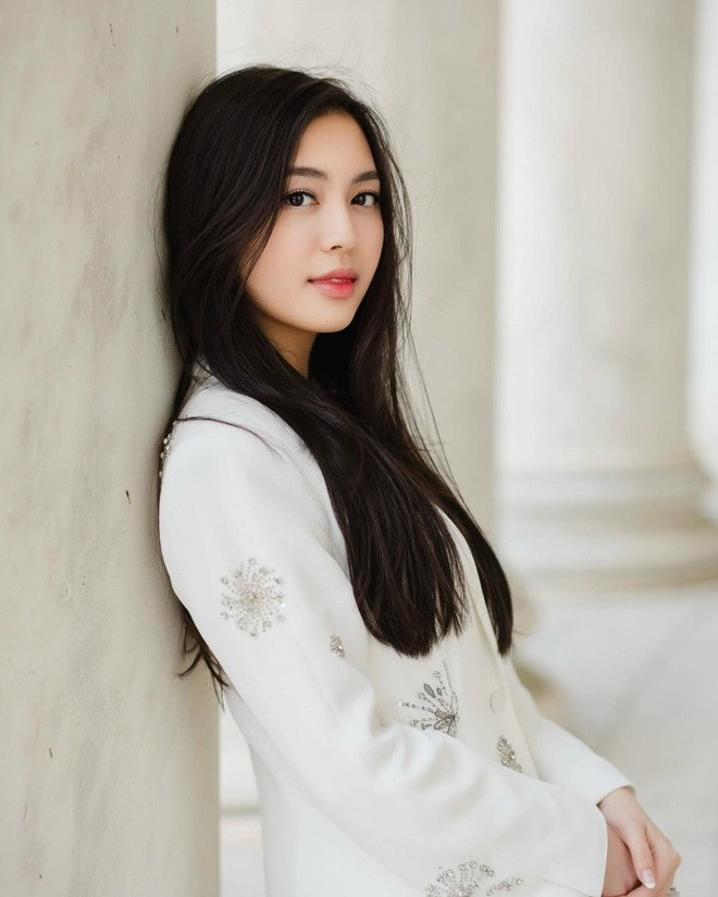 Loạt ảnh đời thường tuyệt đối sang chảnh của tiểu thư nghìn tỷ sắp làm dâu nhà Phan Thành