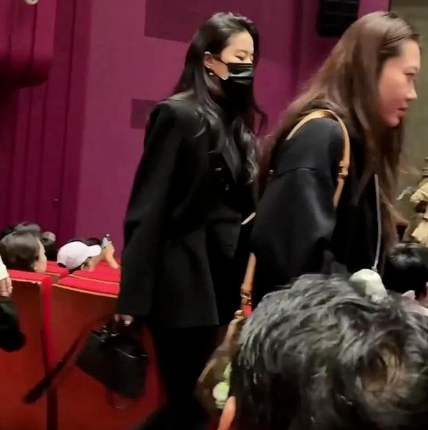 Lưu Diệc Phi vướng nghi vấn mang thai sau tin đồn hẹn hò doanh nhân U60