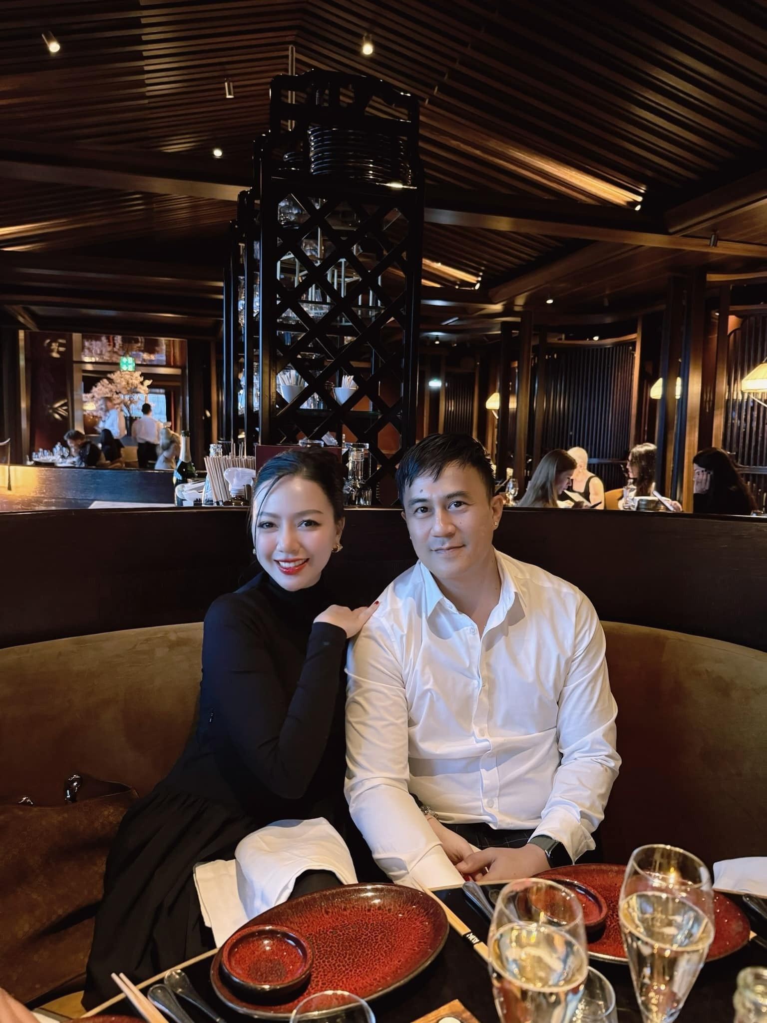 Thêm một mỹ nhân của showbiz Việt được bạn trai doanh nhân cầu hôn