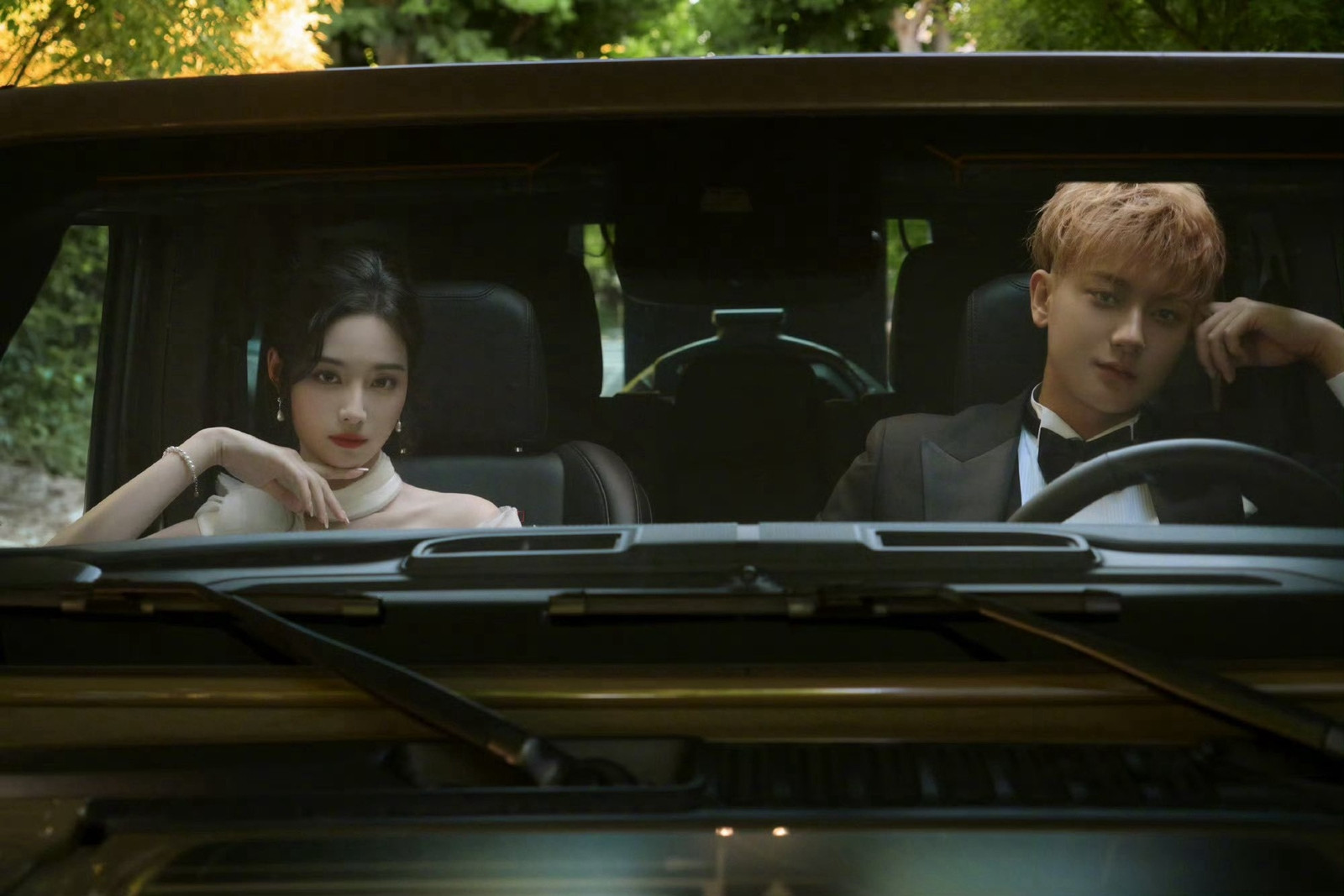 Trọn bộ ảnh cưới của cặp đôi chủ tịch nàng thơ chấn động showbiz