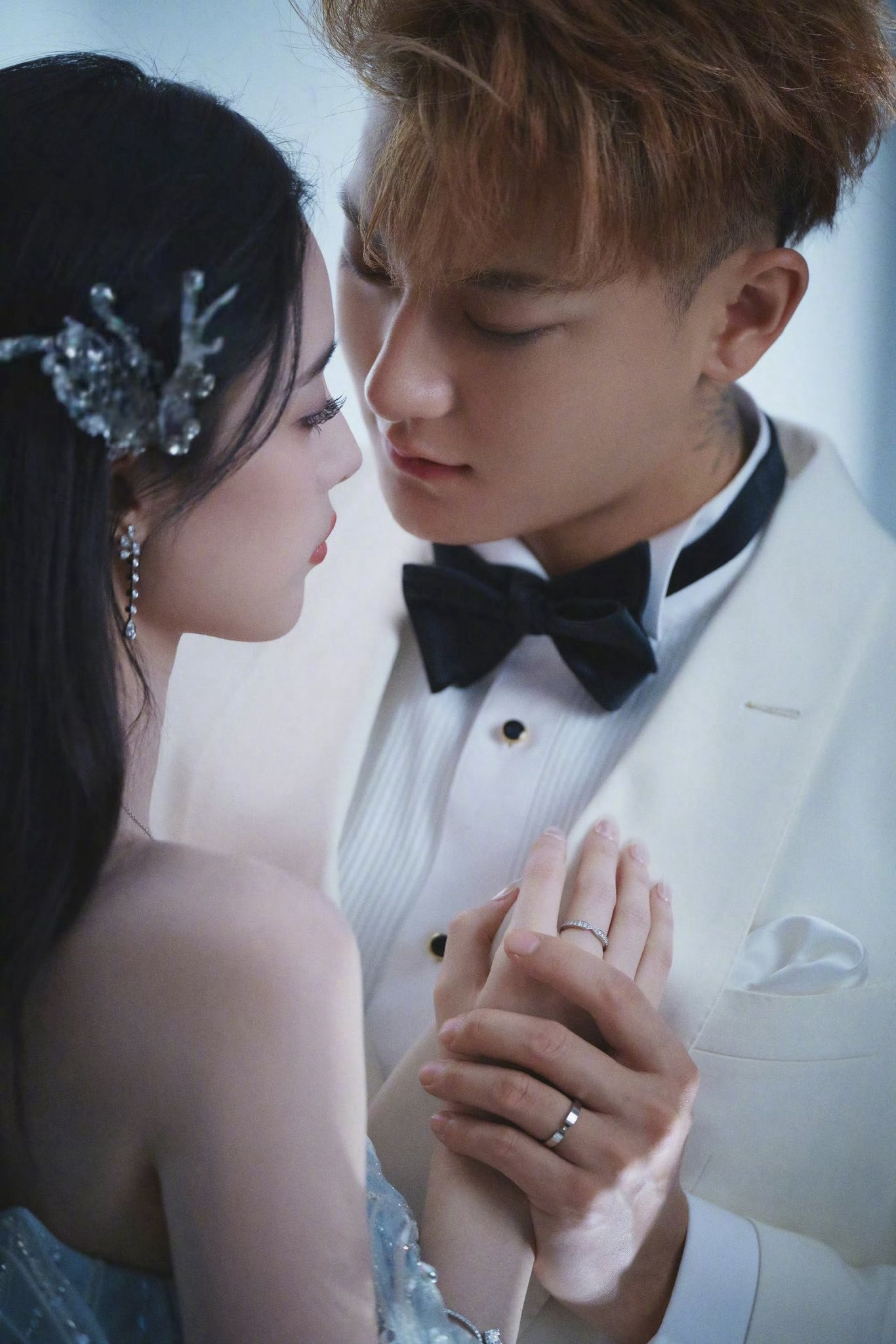 Trọn bộ ảnh cưới của cặp đôi chủ tịch nàng thơ chấn động showbiz