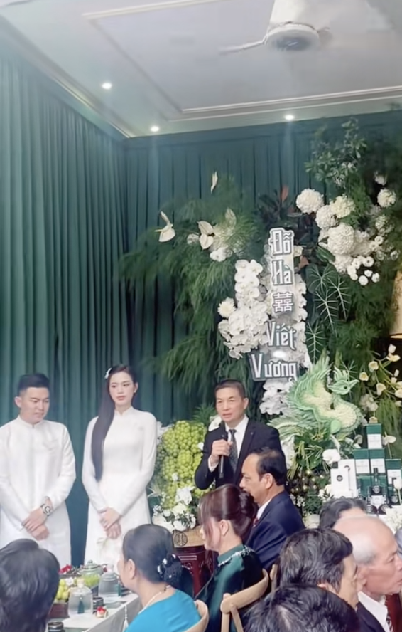 Bố chồng chủ tịch của Đỗ Thị Hà lộ diện phát biểu một câu lộ rõ thái độ với con dâu