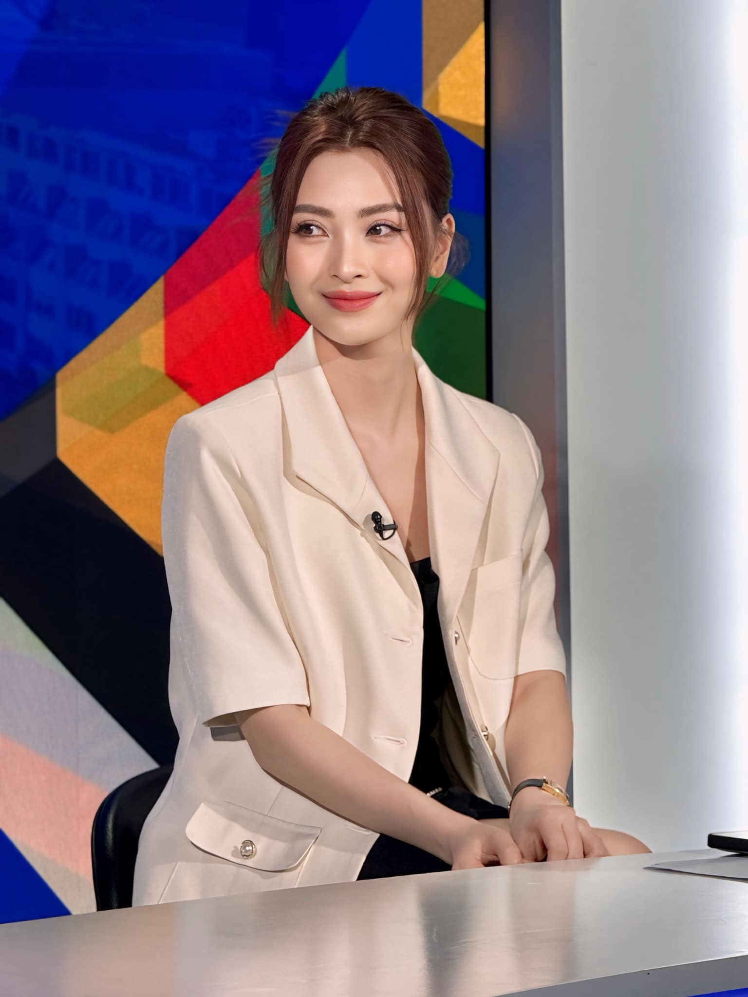 Học MC Huyền Trang 'Mù tạt' mix đồ từ công sở đến đi chơi - Ảnh 7.