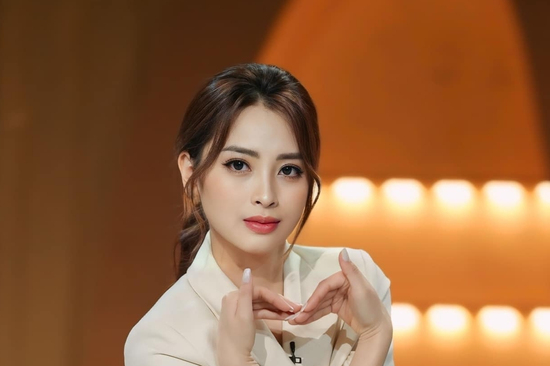 Học mẹo mix đồ 'từ đi làm đến đi chơi' vừa đẹp, vừa thanh lịch của nữ MC VTV quê Phú Thọ