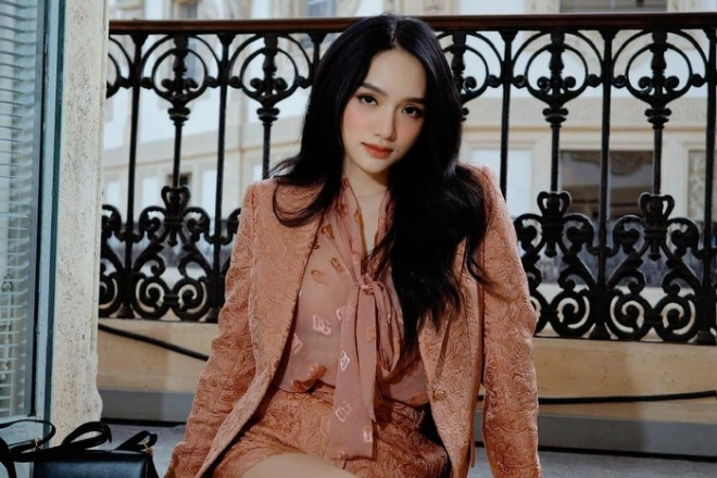 Hương Giang khiến Hồ Ngọc Hà sững người vì câu nói táo bạo trên sóng livestream