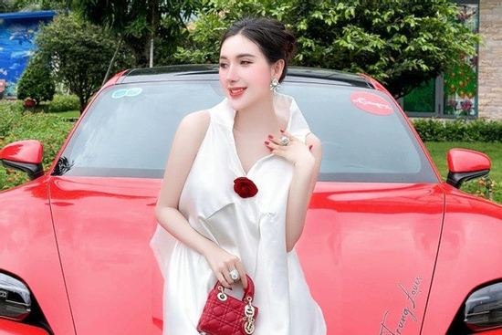 Ngân 98 vừa bị bắt, Ngân Collagen liền bị 'khui' phông bạt chuyện kinh doanh