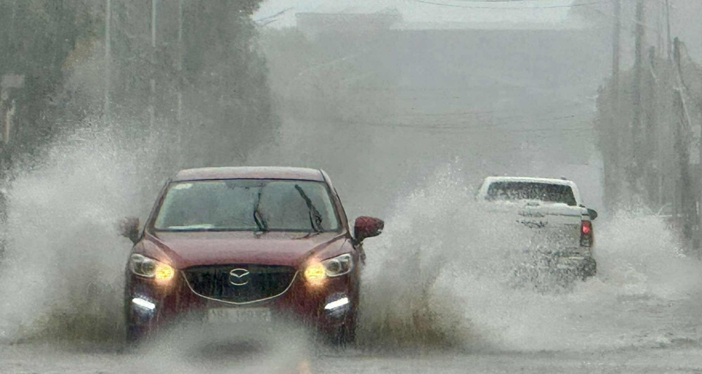 Thời tiết 'dị thường': Bão số 12 có thể hình thành, không khí lạnh dồn dập, miền Trung mưa lớn