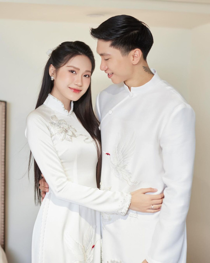 Ý nghĩa đặc biệt bộ áo dài đắt đỏ của Hoa hậu Đỗ Hà và ông xã đại gia trong ngày vui