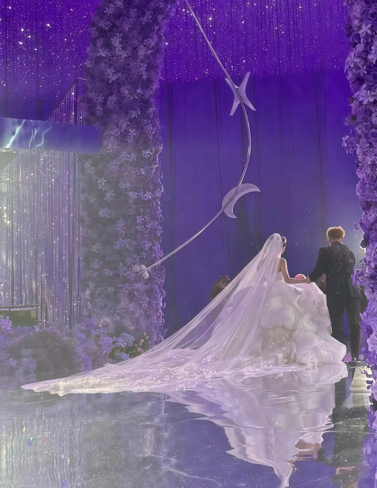 16 triệu người xem livestream đám cưới cặp đôi chủ tịch nàng thơ tranh nhau iphone 17