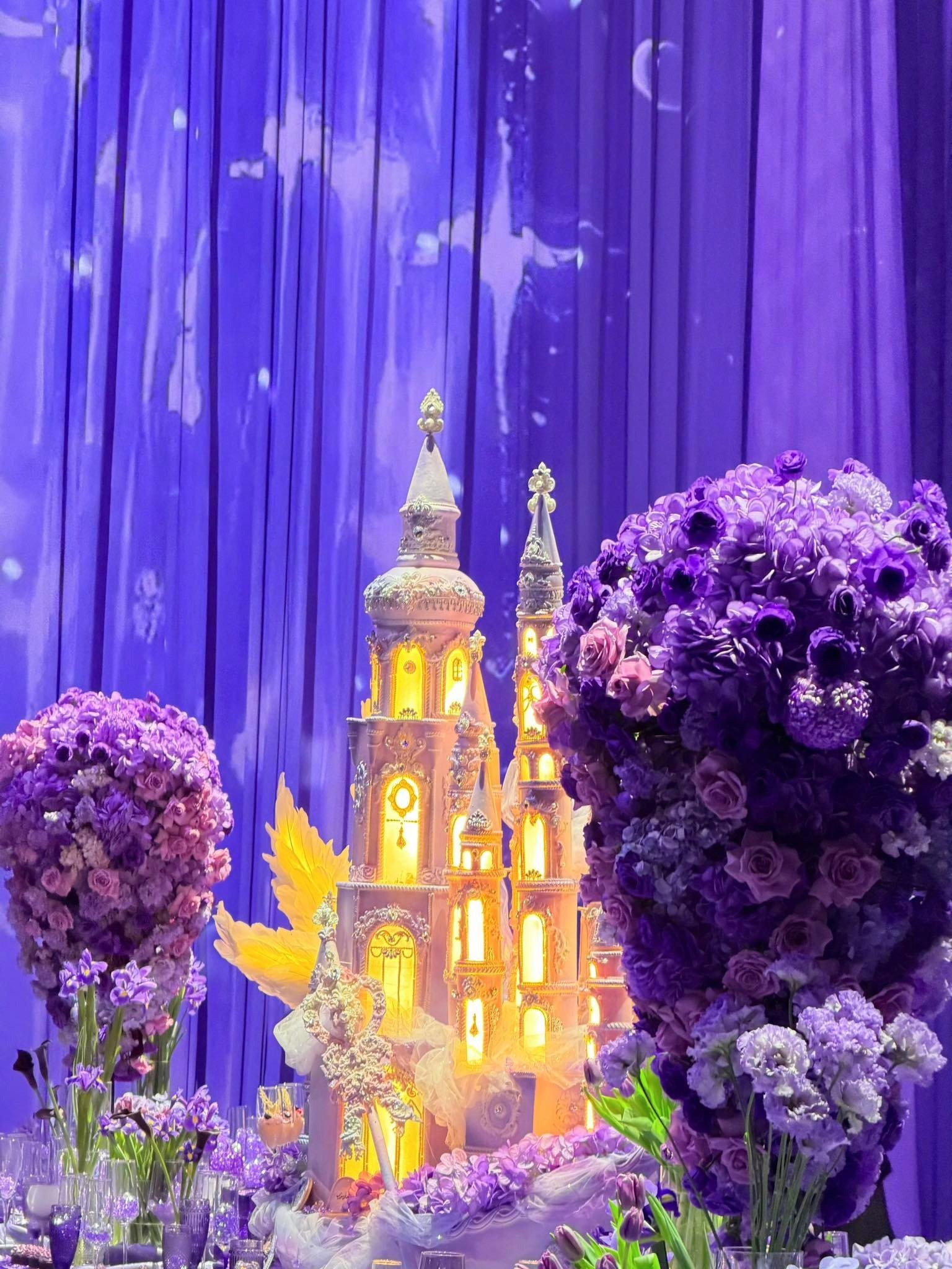 16 triệu người xem livestream đám cưới cặp đôi chủ tịch nàng thơ tranh nhau iphone 17