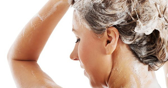 8 thói quen khi gội đầu khiến tóc khô xơ, gãy rụng nhiều