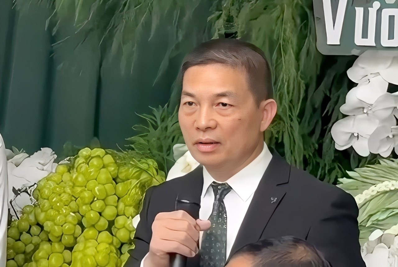 Chồng thiếu gia của Đỗ Thị Hà để lộ thái độ lạ khi đứng cạnh bố vợ trong lễ ăn hỏi