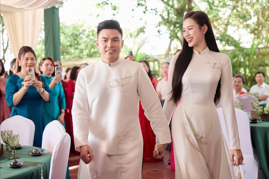 Hoa hậu Đỗ Thị Hà vào top tìm kiếm