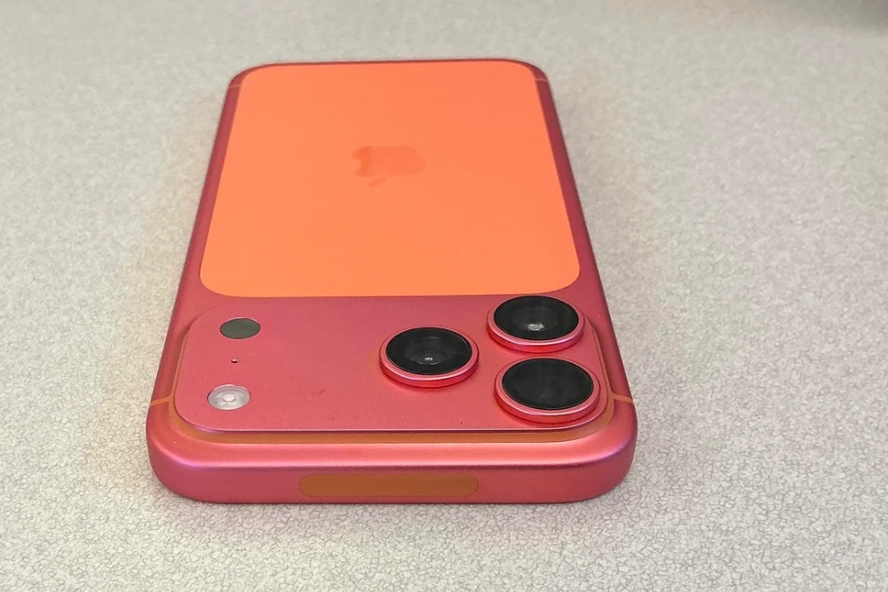 iphone 17 pro max mau cam bong nhien bien thanh mau hong hinh anh 2