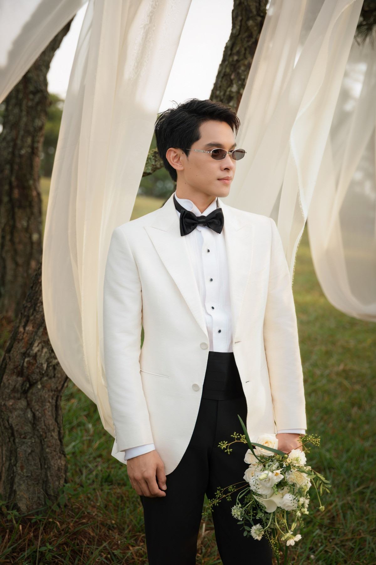 Lộ  cưới đẹp như mơ của Á hậu Quỳnh Châu và chồng chủ tịch