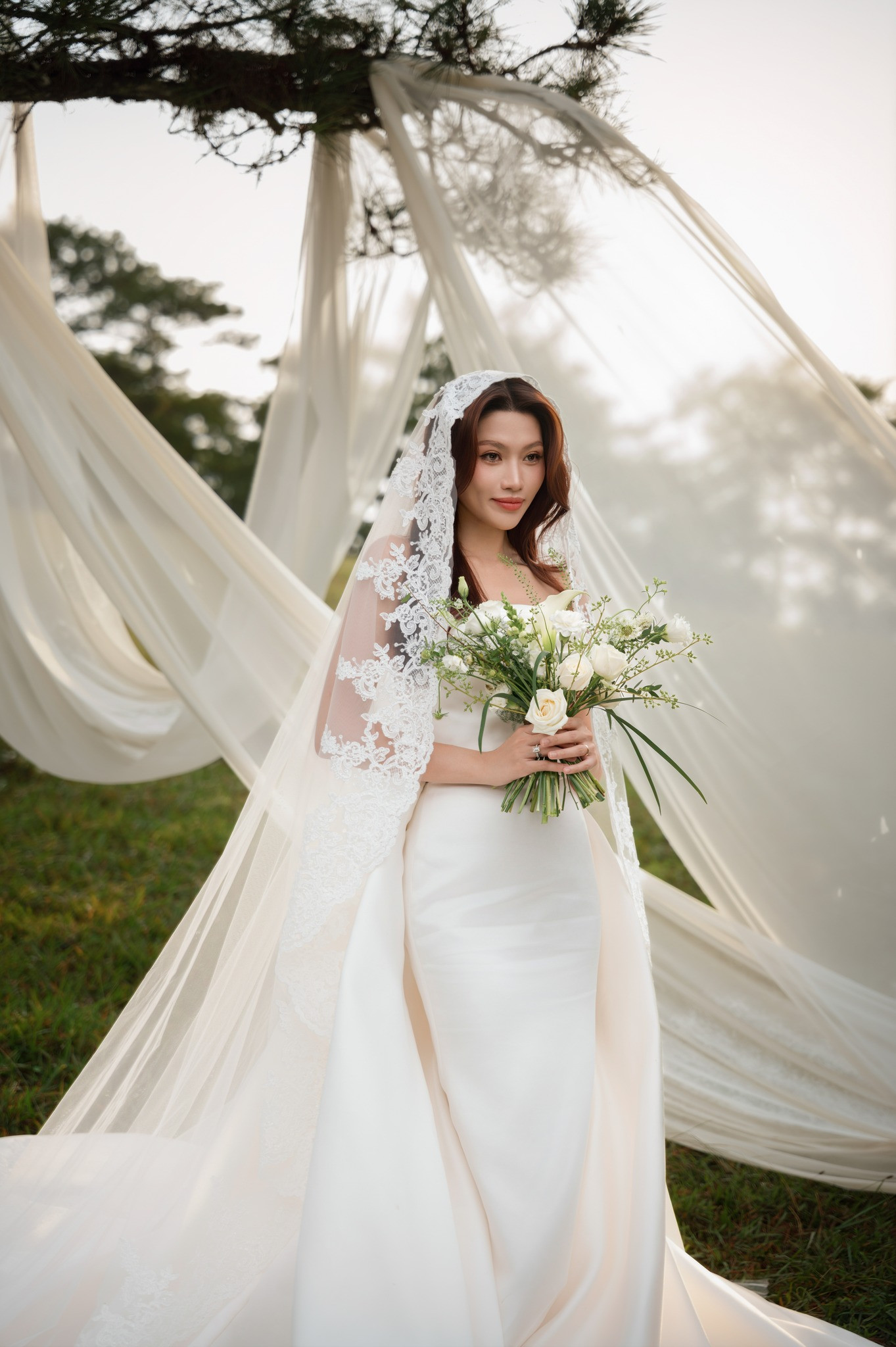 Lộ  cưới đẹp như mơ của Á hậu Quỳnh Châu và chồng chủ tịch