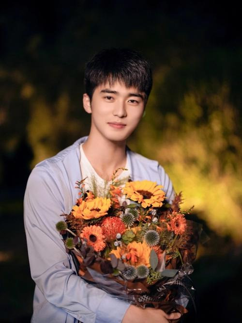 Nam diễn viên vẫn quảng bá phim vui vẻ dù đánh người gãy xương sườn